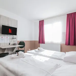 Cafe Galerie - Smart Tv - Free Parking Hotel Garbsen